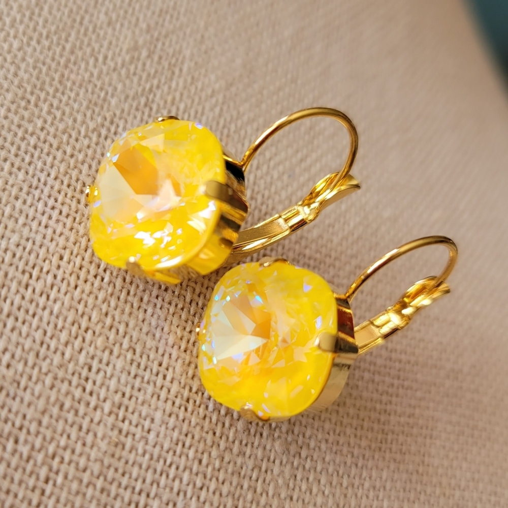 ☀️🔥HP🔥☀️NEW Swarovski Crystal Earrings in Gold - Picture 3 of 7